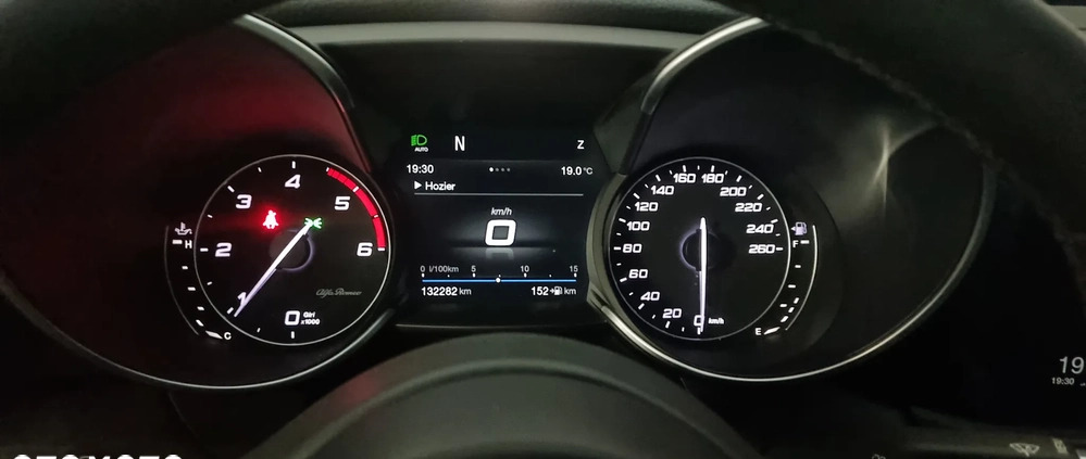 Alfa Romeo Giulia cena 89000 przebieg: 133000, rok produkcji 2016 z Tarnów małe 79